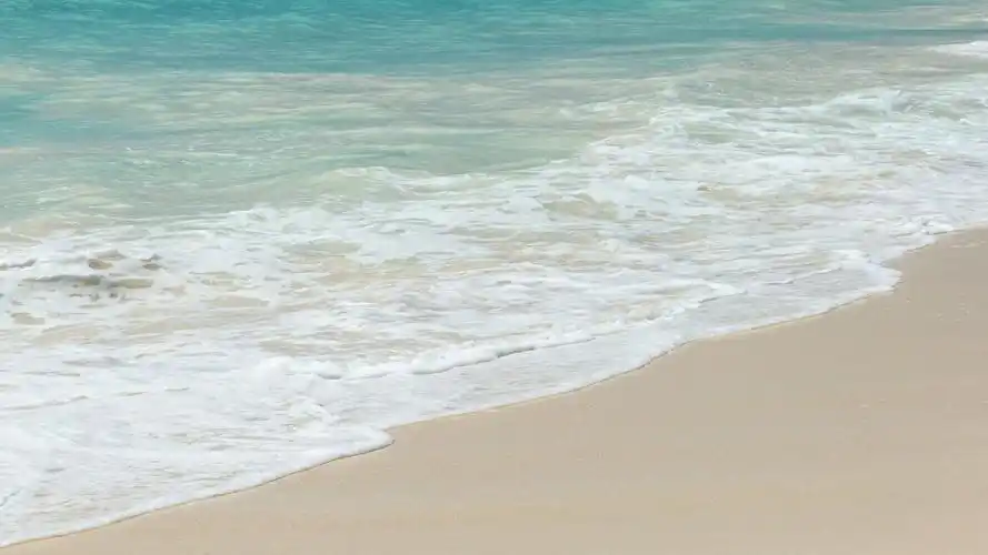 沙滩大海海浪唯美高清桌面壁纸