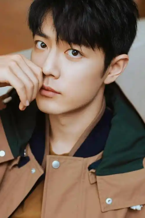 肖战时尚写真集:玉树临风,英俊潇洒