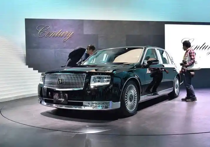 2023款丰田"世纪"正式现身,配"金凤凰"车标,对标劳斯莱斯!