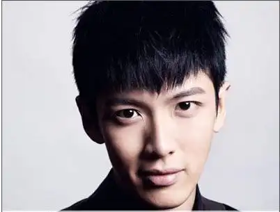 柯震东这个发型叫什么,时候什么发质