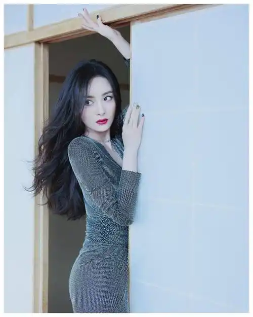 杨幂内娱天花板赏心悦目的衣品颜值与身材你知道多少