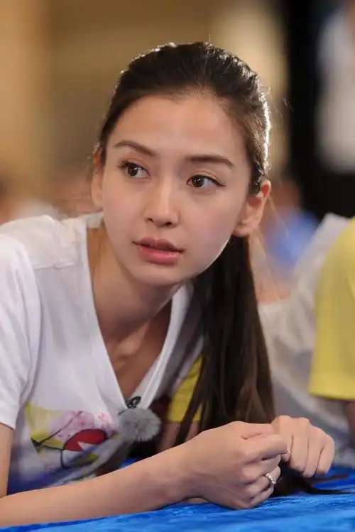 扎个马尾搭普通t恤都能迷死人|素颜|刘亦菲|杨颖(十六国)_网易订阅