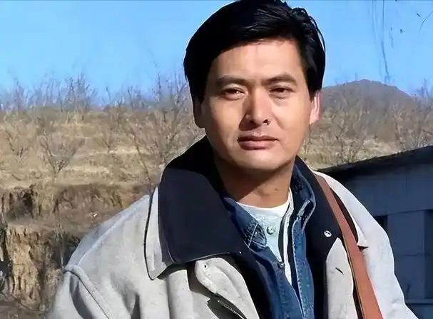 真是时光飞逝,昔日在电影作品中叱咤风云,大展风采的周润发,如今居然