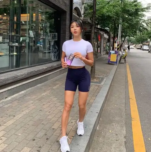 1米58的女孩健身3年完美身材和甜美长相让人羡慕