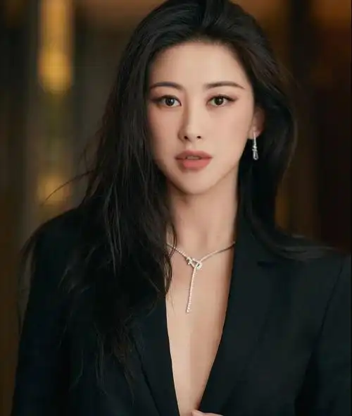 朱珠:每任男友都富甲一方