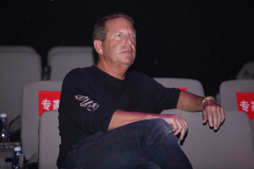 李玟备战歌唱节目压力大 老公探班无人识