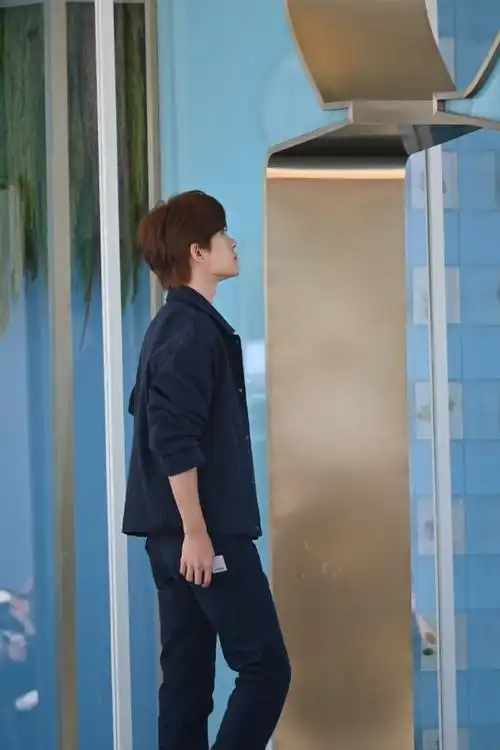 完美的后脑勺,完美的侧脸,完美的人  超生的图直出,我人已经被帅没了