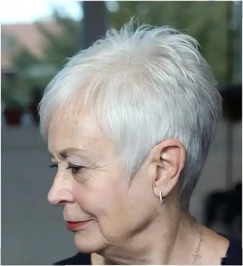 59到99的女性,短发可以选择这三种,花白头发也很美_发型_纹理_时尚