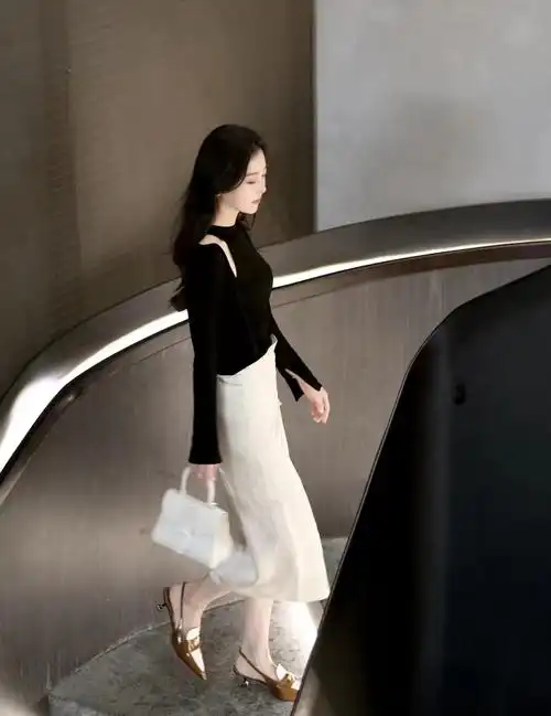 白色裙子搭配什么颜色鞋子好看(白色裙子配什么颜色鞋子好看?