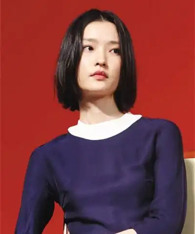 杜鹃身高1.79米,却没有咄咄逼人的感觉.