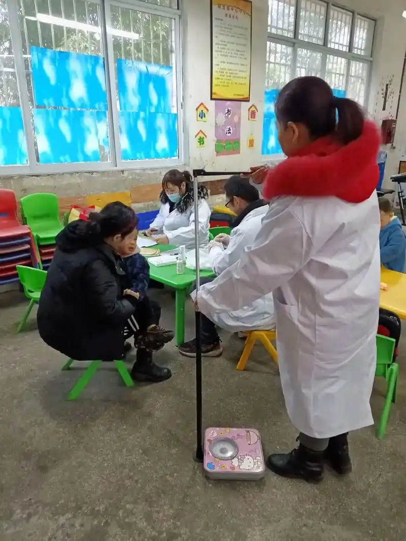 今日分享  大班的小男生体检!今天表现都不错的哈! - 抖音