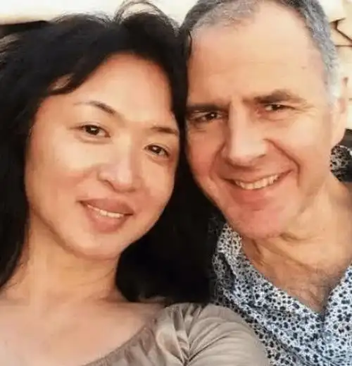 原创变性人金星的第一任妻子已怀孕得知消息的金星四字回应