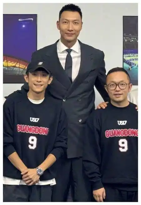 2米13的易建联和1米76的张一山站在一起,我才明白,身高有多重要_兄弟