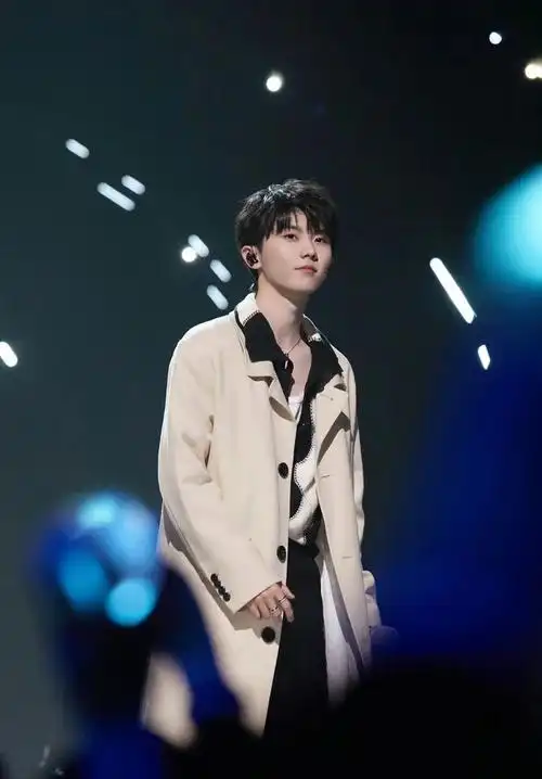 认知清醒自谦的歌手马嘉祺小小年纪就有着大局思想且不骄不躁