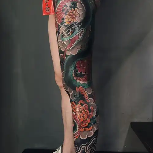 老传统花腿蛇盘菊花_纹身吧社区 - 纹身大咖