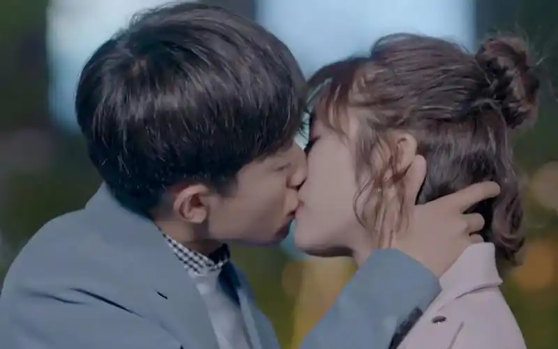 张一山蔡文静真心夫妇吻戏