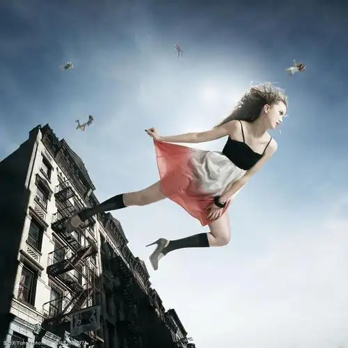 美女飞起来了图片