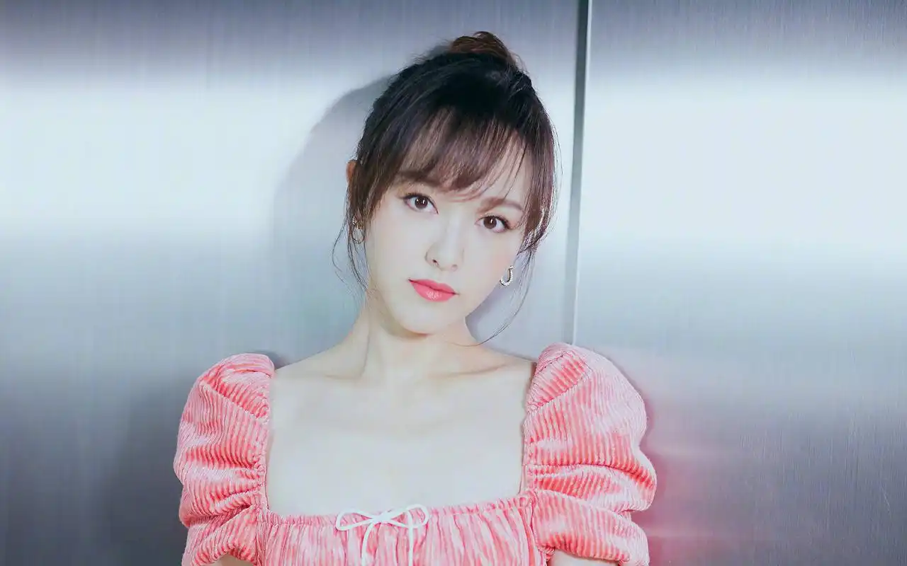 唐嫣甜美粉嫩高清桌面壁纸