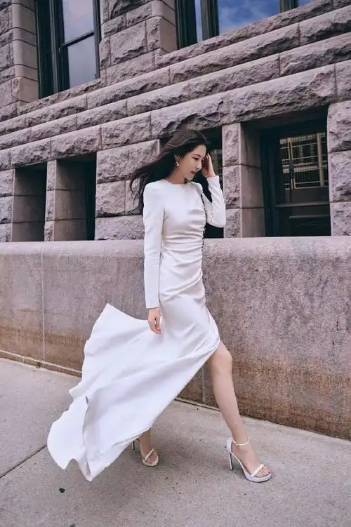 曾黎白色褶皱旗袍