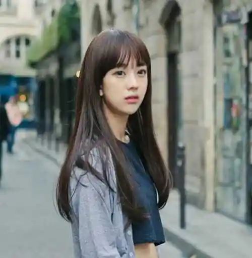 韩式空气薄刘海甜美发型