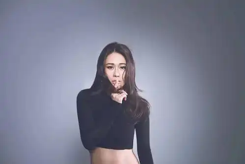 p>袁娅维(tia ray),1984年12月12日出生于湖南省怀化市,中国内地流行