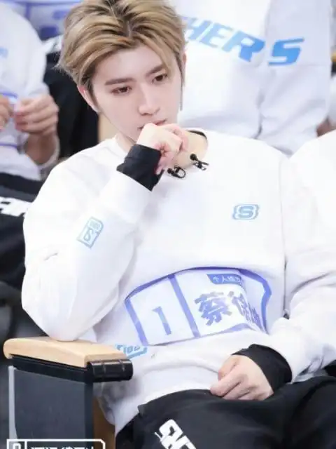 奶萌奶萌蔡徐坤