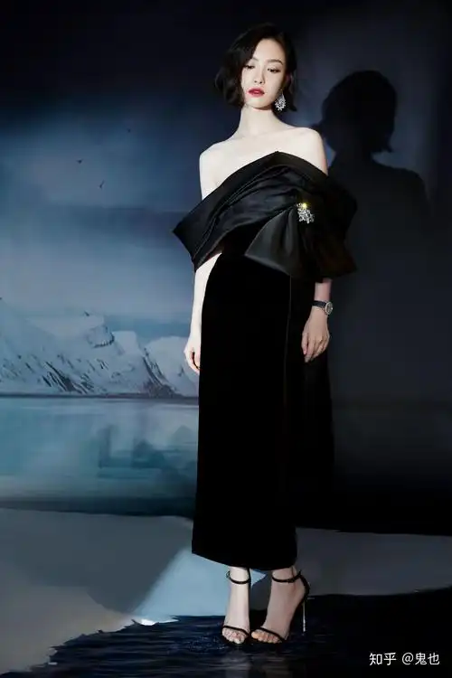 大家有存的让你觉得惊艳的女明星礼服图吗