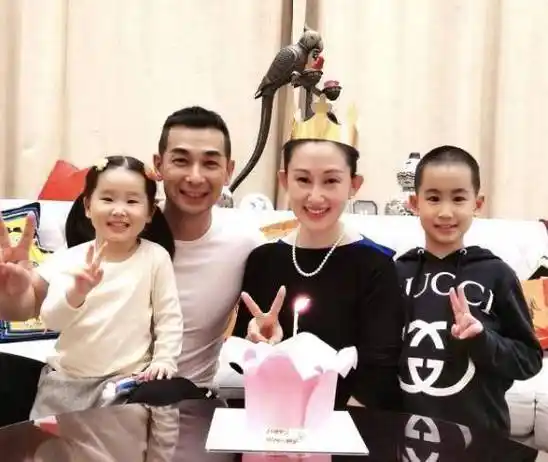 "撞脸"不稀奇,看看赵文卓一家的"通用脸",才知基因有多强大_孩子_生活