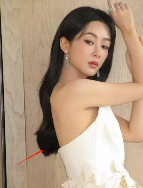 杨紫新广告惹争议!戴假发片拍防脱发广告,被质疑涉及虚假宣传