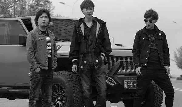 抖音走马摩登兄弟在哪听走马男声是谁唱的