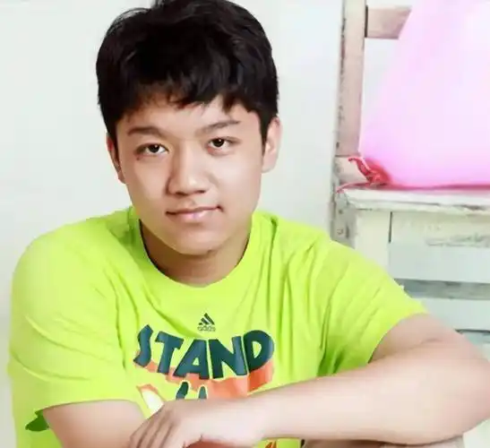 原创事业不温不火尤浩然曾经那么萌前途那么好问题是长残了