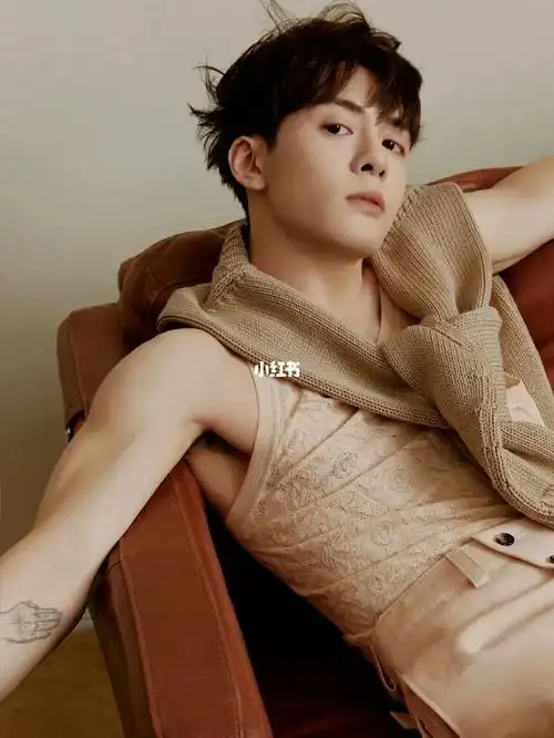 又看到纹身了超爱@曾舜晞#曾舜晞  #向全世界安利曾舜晞