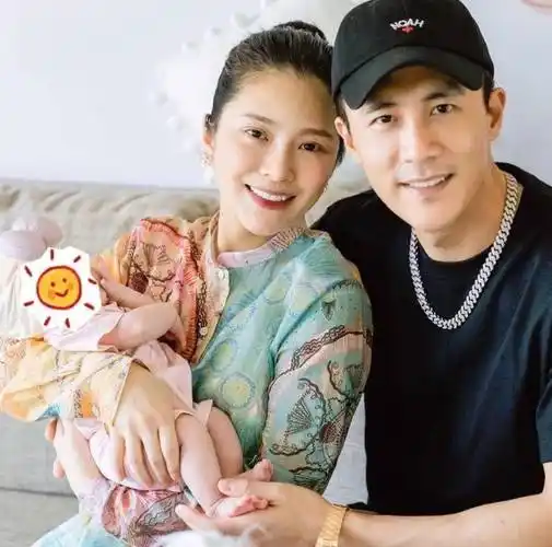 原创杜淳老婆王灿又晒美照自称小姐姐语气俏皮十级美颜后却被指像