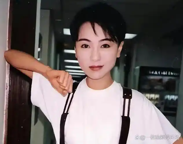 如果说到"短发女神",袁洁莹无疑是第一,无人敢称第二.