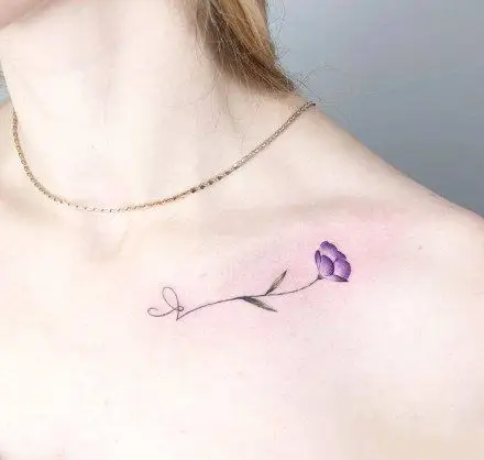女生锁骨处简约清新的纹身图案精选(3/9)