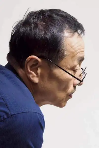 (艺考生必看)素描头像绘画步骤—侧面戴眼镜中男老年