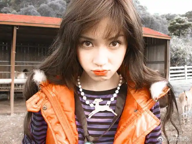 捉到一只撒娇baby,嘟嘴好可爱啊#angelababy嘟嘴自拍