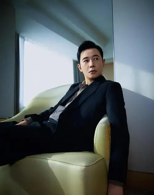 修成正果现如今在他妻子唐嫣的影响下,罗晋除了镜头前精于表演,在生活