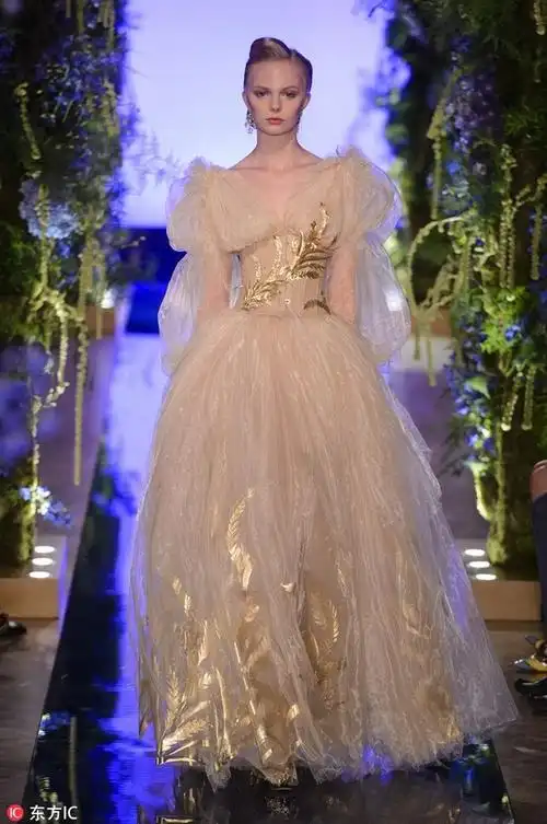 看完郭培秀好想做小公举 这些高定礼服太太太美了!