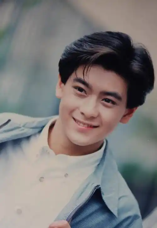 林志颖在事故发生后拍了照片,面部整形后的她依然美丽,只是伤疤很明显