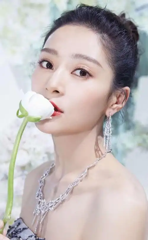 王媛可高清淡雅写真,惊艳迷人!__财经头条