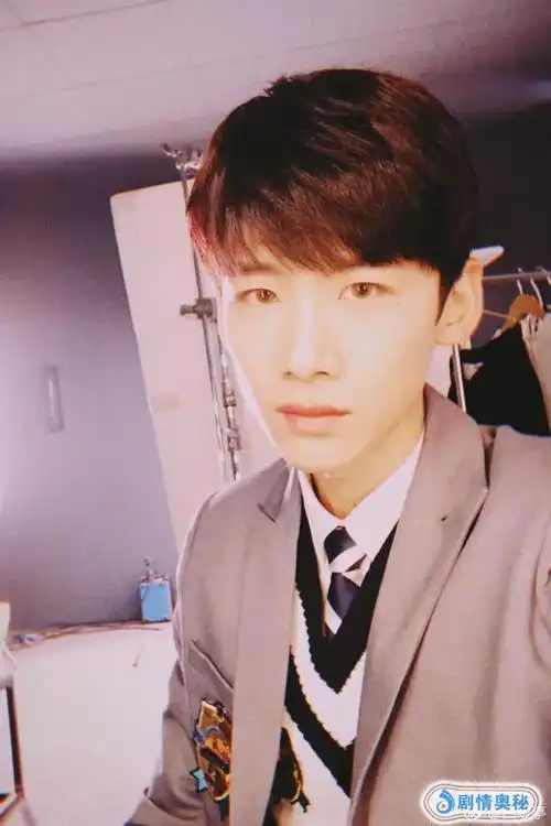 男明星采访名场面:彭昱畅喊话想接吻戏,刘昊然不缺女友?