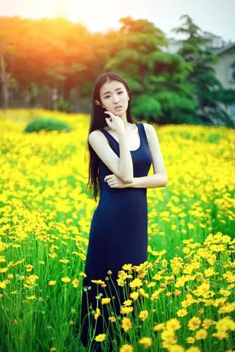 花海中清新倩影迷人妙曼唯美写真照