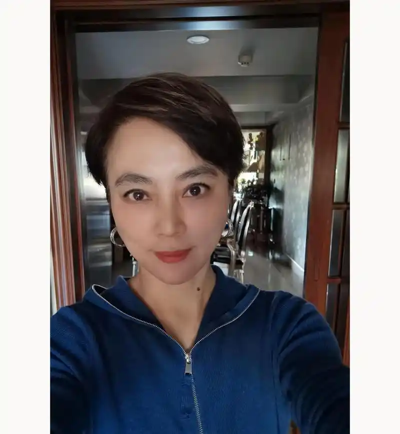 "玉兔精"李玲玉晒近照被嘲雌雄难辨,一餐吃12个菜也遭批显摆_手机搜狐