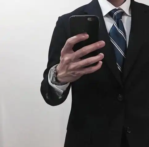 戴眼镜西装头像男 男生头像图片大全 -【爱个性】