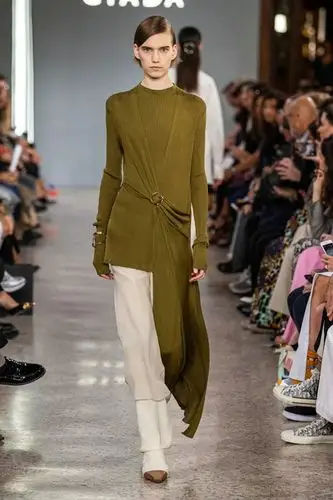 女装色彩趋势 2021春夏女装流行色分析