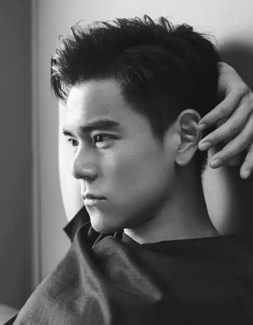 彭于晏黑白照
