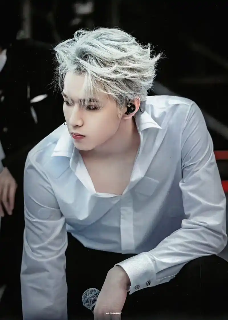 刘耀文是真的长大了!这太平洋宽肩,天生就是要做爱豆的#时代少年团