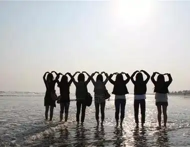 请帮忙找一下八个人的姐妹头像!谢谢!