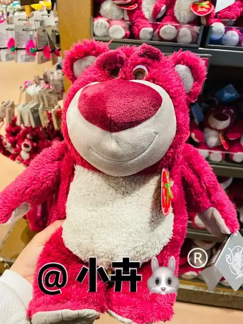 大的只剩一个了!有个姐妹要草莓熊来着,是谁了!#上海迪士尼